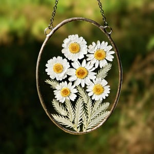 Daisy suncatcher, botanical dried pressed flower frame